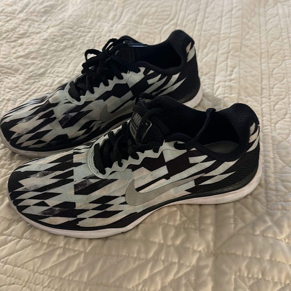 Blue and Black Nike Training sneaker - size 6